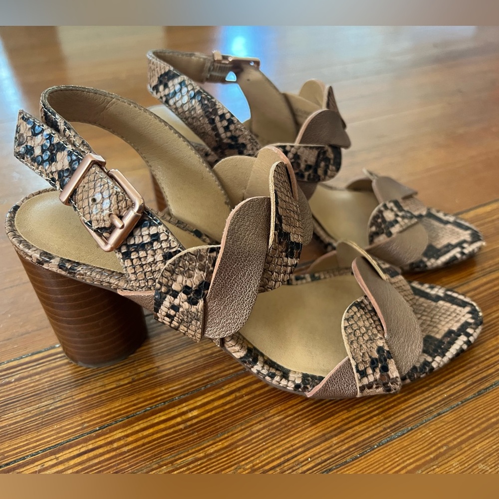 Crown Vintage VARENKA style sandal size 6.5M